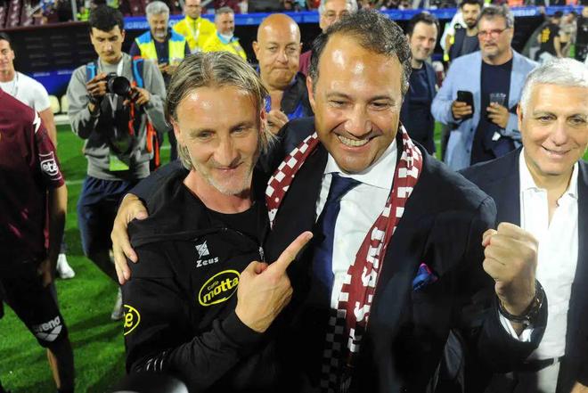 他们面前的 他们面前的