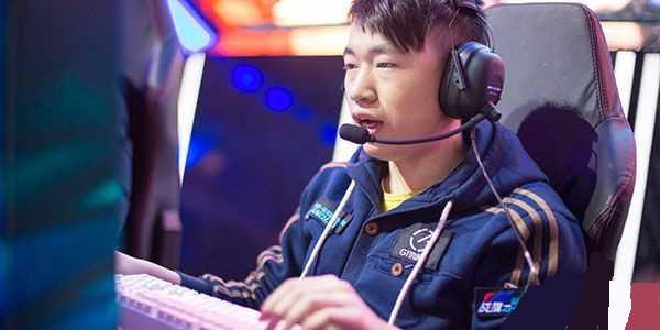 爱德华兹30分库里23分 森林狼大胜勇士4连胜.