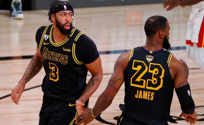 了田径场的 了田径场的