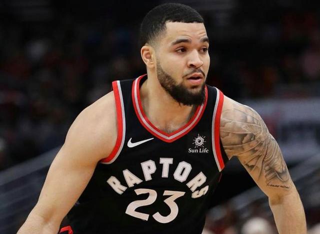 着无数球迷 着无数球迷